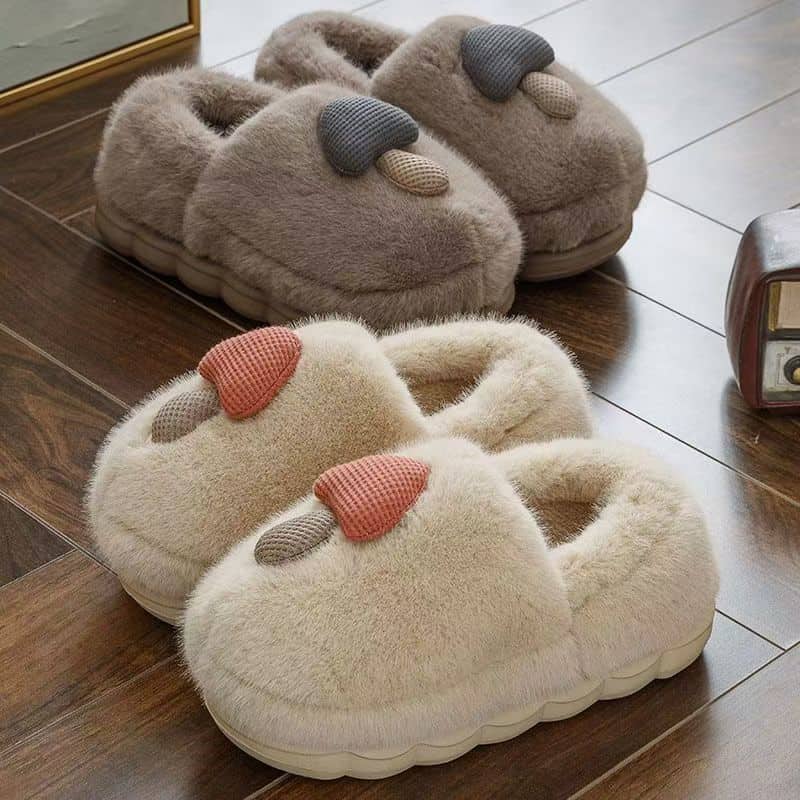 Women's Cotton Slippers Winter 2025 New Indoor Home Pair Plush Warm Non-Slip Couple Covered Cotton Slippers for Women
