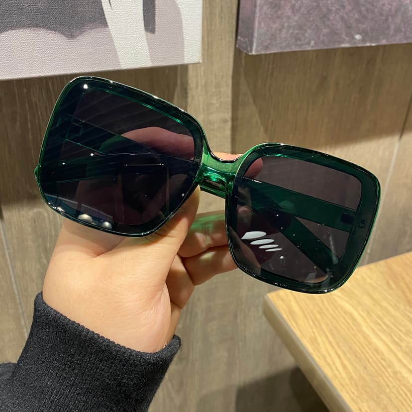 Korean Style Square Green Glasses for Round Faces, Vacation Street Style Sunglasses for Women, Fashionable Face-Covering and Face-Slimming Sunglasses
