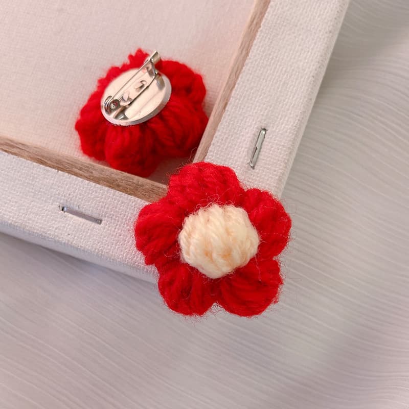 Yi Yang Qianxi's Same Style Gives You a Small Red Flower Brooch, Hairpin, Hair Clip, Bracelet, Yarn Trinket, Red Accessory