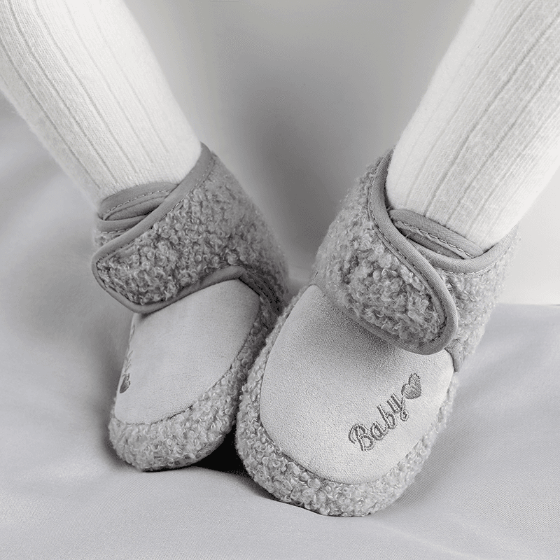 0-1 Year Old Newborn Baby Shoes, Thickened and Warm for Autumn and Winter, 3-6 to 12 Months Old Male and Female Baby Cotton Shoes, Soft-Soled Shoes