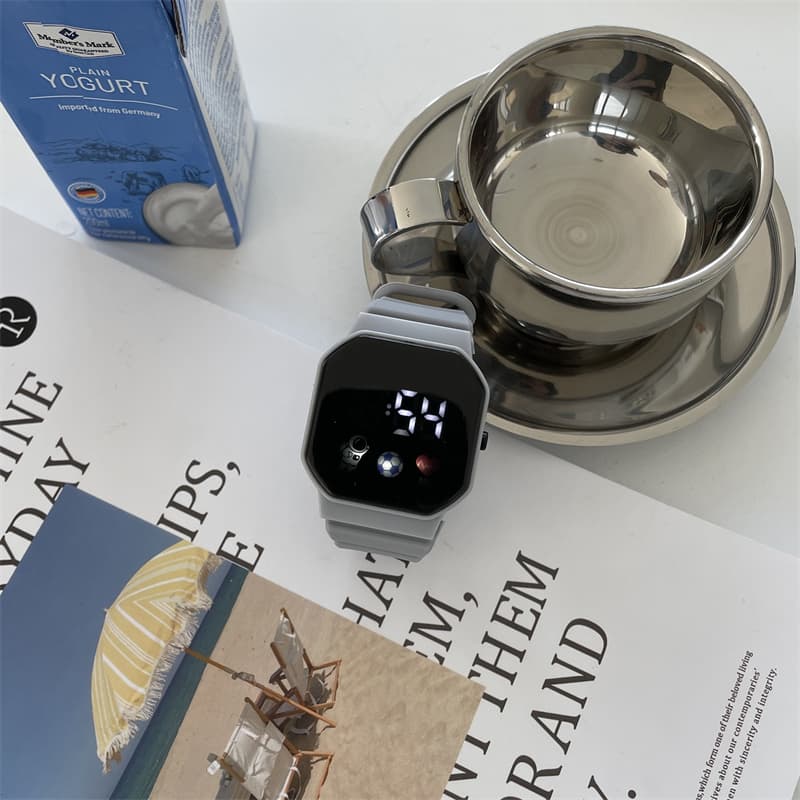 Niche Square Led Digital Display Electronic Watch for Male Middle and High School Students, Korean Style Simple and Elegant Sports Waterproof Watch for Women