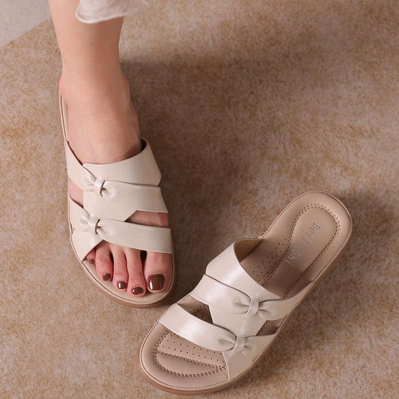 Middle-Aged and Elderly Women's Slippers for Outdoor Wear, New Summer Style, Genuine Leather, Flat, Comfortable, Soft-Soled, Non-Slip, Wedge Heel, Large Size Sandals for Mothers