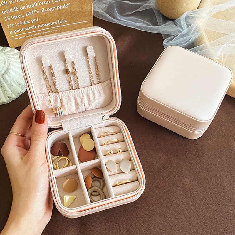 Portable Jewelry Box, Small and Exquisite, Ring, Earring, and Stud Storage Box, European-Style High-End Luxury Travel Jewelry Bag, Fashionable
