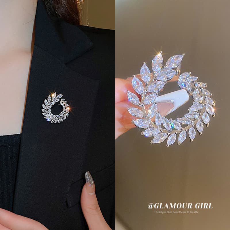 Zircon Light Luxury Leaf Brooch, Niche Style, High-End Feel, Simple Commuter Style, Unique Design Accessory