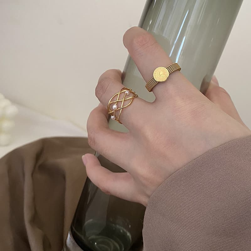 Trendy and Affordable Titanium Steel Ring That Doesn'T Fade, with a High-End Japanese and Korean Design, Vintage Style, and Popular Online