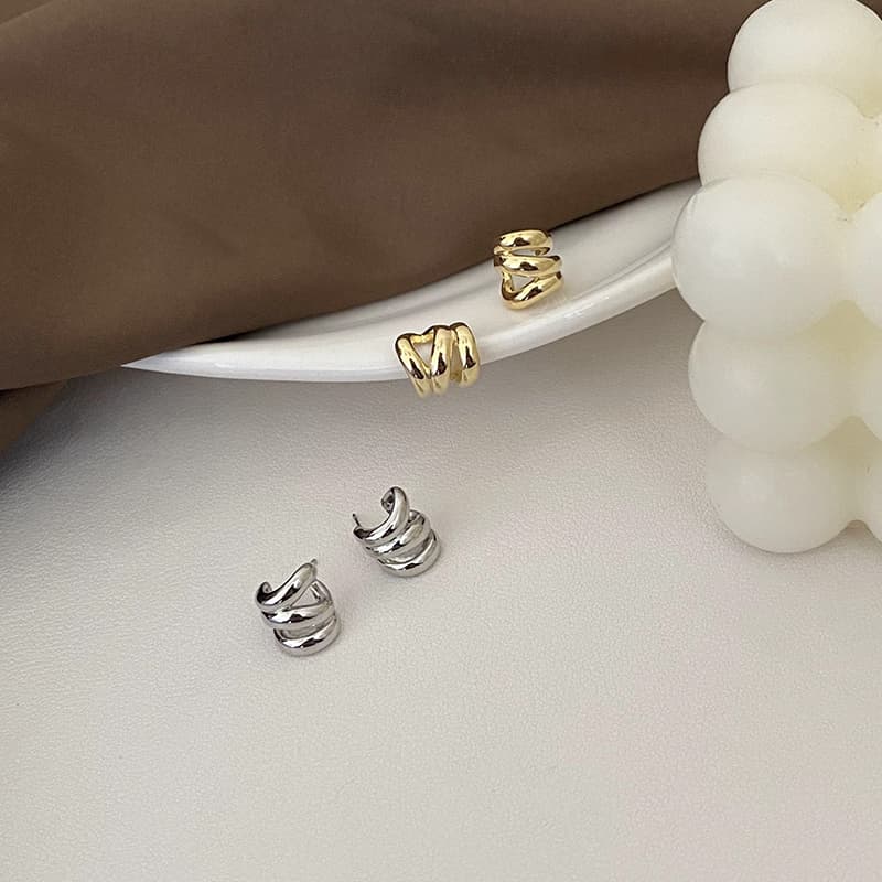 Metal Wave Earrings, Minimalist Style, Versatile, Retro, Light Luxury, Ear Cuff, Exquisite and Elegant