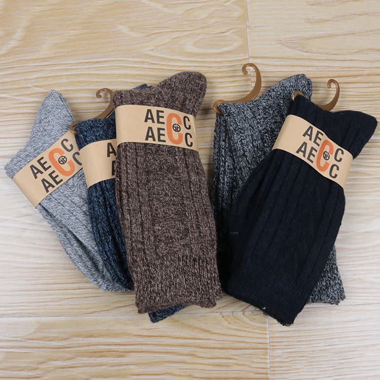 Small Quantity of Wool Socks! Comfortable and Casual Mid-Length Socks for Autumn and Winter, Breathable Mid-Length Knitted Men's Socks