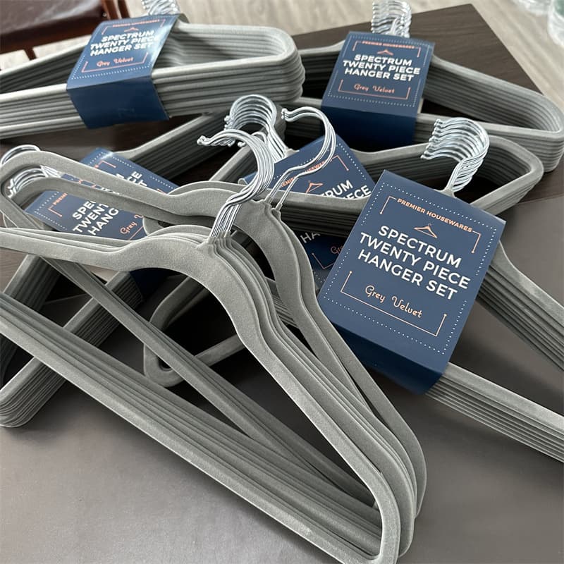 Throw Away Your Hangers! Touch Is the Surprise! Thickened Non-Slip Velvet Hangers for Home Use, Large Size