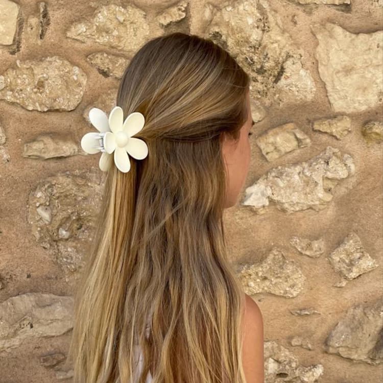 Flower Hairpin for Women New Autumn and Winter Hair Accessories Shark Clip Large Beige Flower Clip for Women