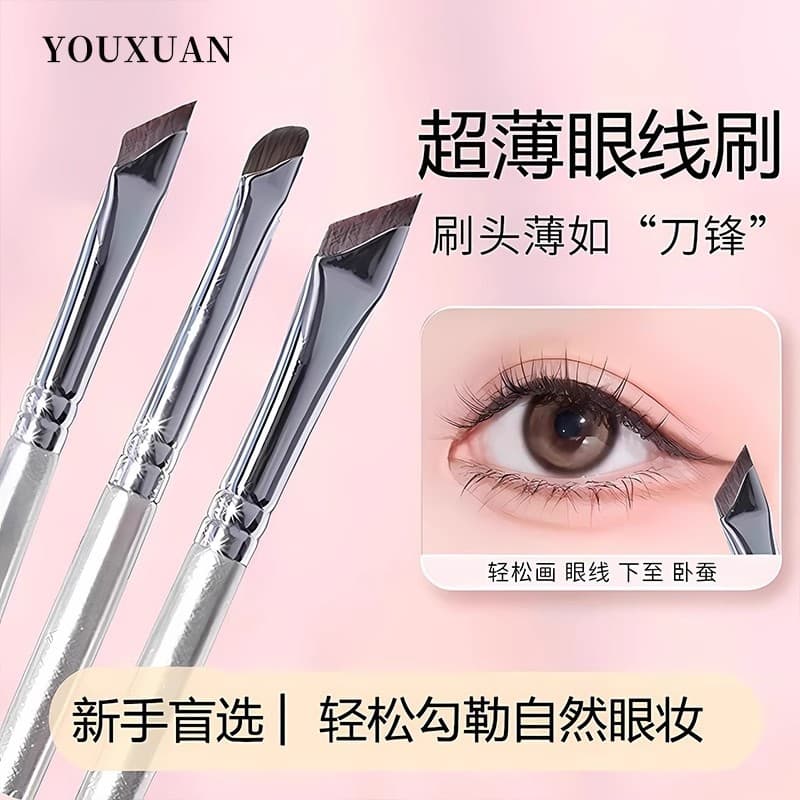 Angled Eyeliner Brush, Flat Sickle Makeup Brush, Eyebrow Brush Three-Piece Set, Beginner's Eyeliner Brush for Detailing Under-Eye Areas