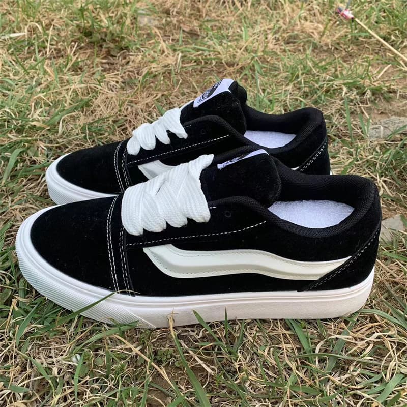 2025 summer Best Selling pink dragon fruit color shoes bread shoes Couple board shoes Fashion resistant sports casual shoes