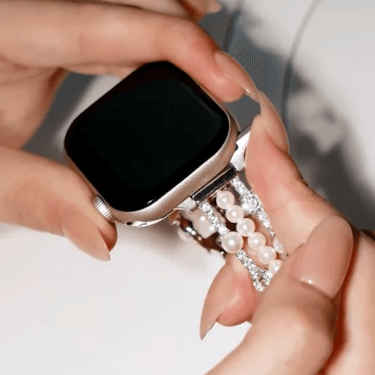 For Apple iwatchS10 watch strap applewatch watch chain French faux pearl SE watch strap bracelet women's Accessible Luxury Niche style delicate wrist strap adjustable