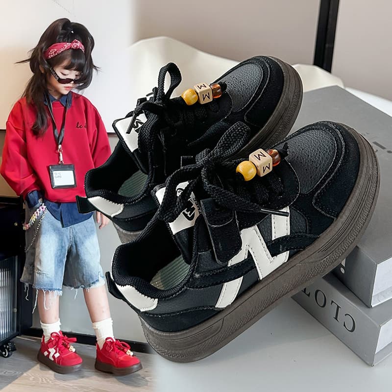 Girls Shoes 2025 New arrival Autumn kids Princess De Training Board Shoes Leather Light Girls Soft Sole Sneakers Best Selling