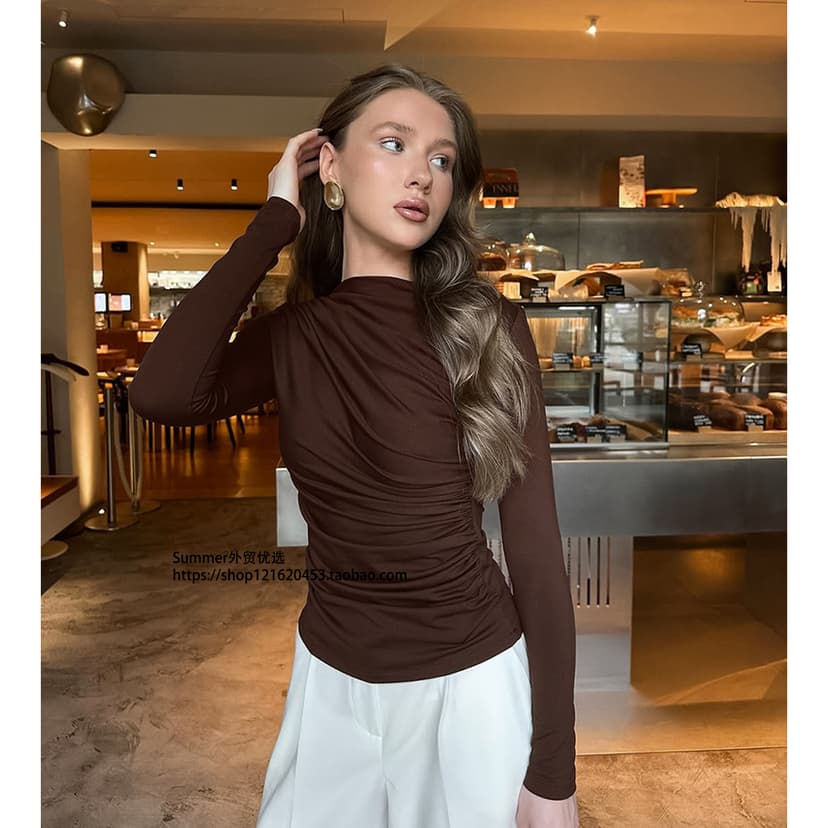 Drawn T-Shirt Base Shirt with a Unique Pleated Design, Slim Fit, Waist-Cinching, Long-Sleeved, and Suitable for a Trendy Look