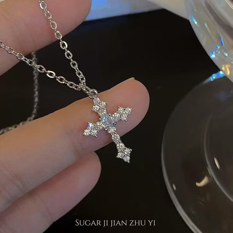 Keep It for Yourself! the Silver Chain Does Not Fade! Exquisite Zircon Cross Clavicle Chain with a Light Luxury Texture and Diamond Inlay