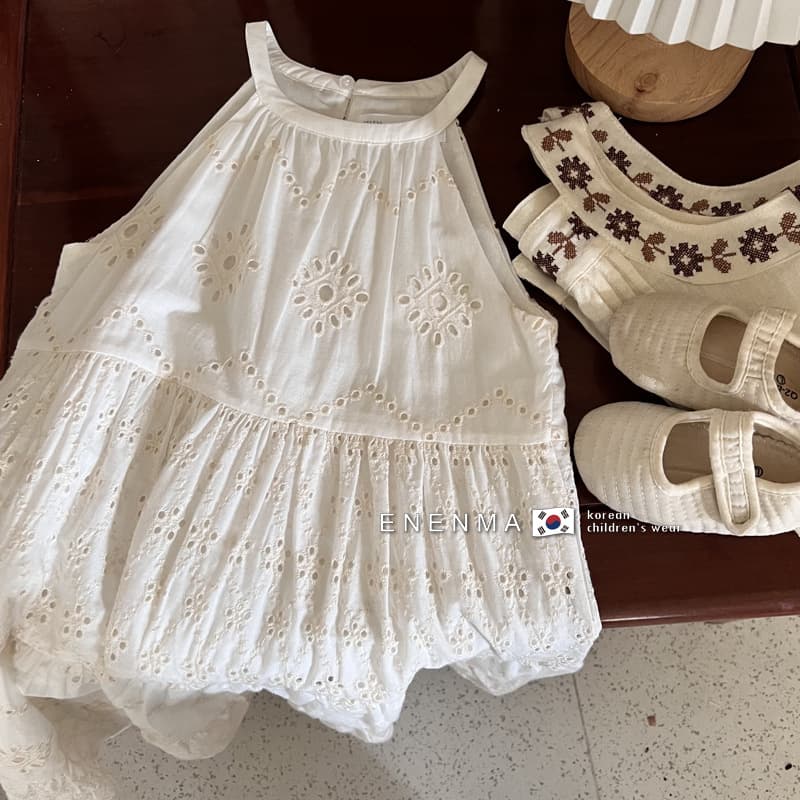 Ningli High-End Girls' 2026 Summer Fashionable White Vacation Mid-Length Strap Dress for Little Girls