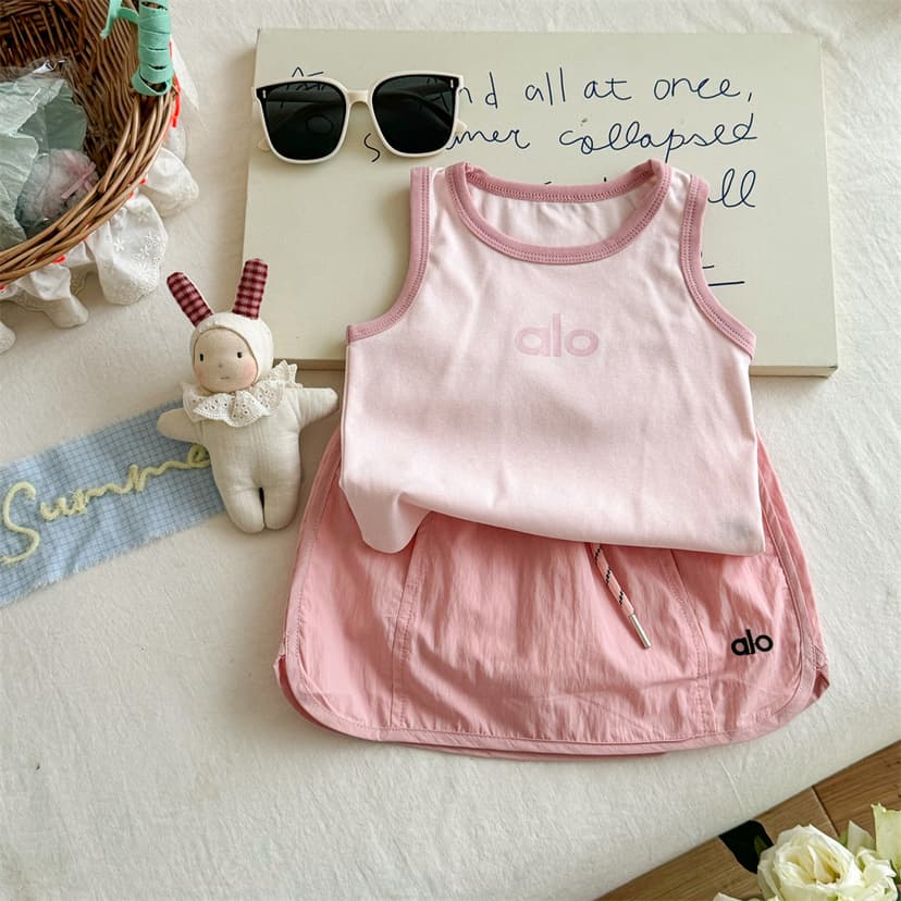 Girls Summer Suit 2025 New Fashionable Kidsren's Thin Shorts Suspenders Small and Medium-Sized Kidsren's Summer Two-Piece Set