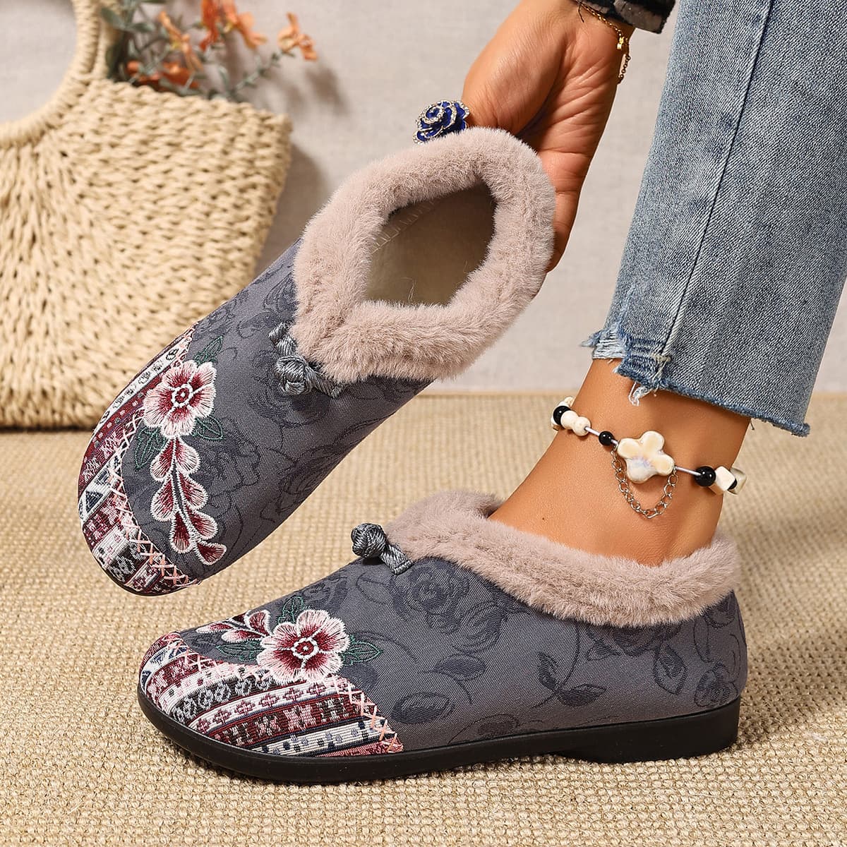 Old Beijing Cloth Shoes, Cotton Shoes, Embroidered Cross-Border Shipping, Middle-Aged and Elderly Furry Shoes, Warm Ethnic Style, Comfortable Soft-Soled Shoes for Mothers