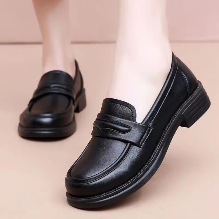 2025 New Spring Mother Shoes Middle-aged and Elderly Small Leather Shoes Women's Soft Bottom Non-slip Flat Soft Leather Loafers Slip-on