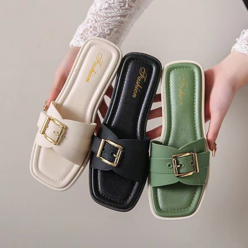 Women's Summer Outdoor Slippers 2025 New Fashion Versatile Trendy Beach Flat Slide Sandals for Women