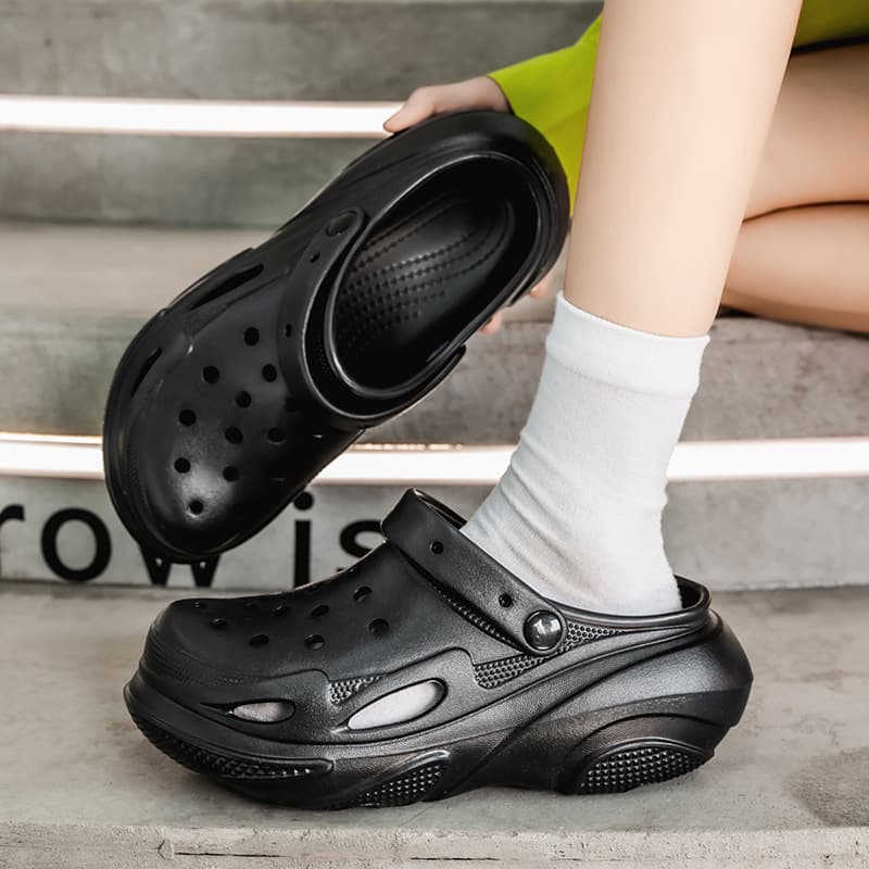 Women's Croc Shoes Summer New 2025 Thick Sole Heightening Small Size Girls Outdoor Sports Beach Baotou Slippers for Women