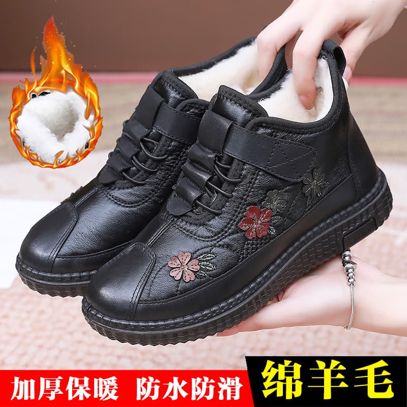 2025 Winter New Style Old Beijing Women's Cotton Shoes Soft Sole Non-Slip Mom Shoes with Fleece Lining and Thickened Non-Slip Cotton Boots for Middle-Aged and Elderly Women