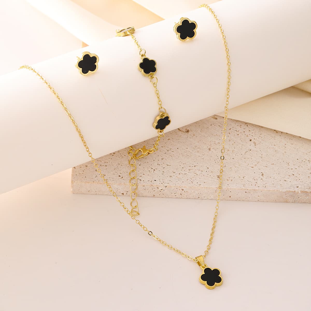 Cross-border Hot Sale Lucky Five-petal Flower Five-leaf Clover Earrings Necklace Three-piece Set European and American Fashion Five-leaf Flower Jewelry suit