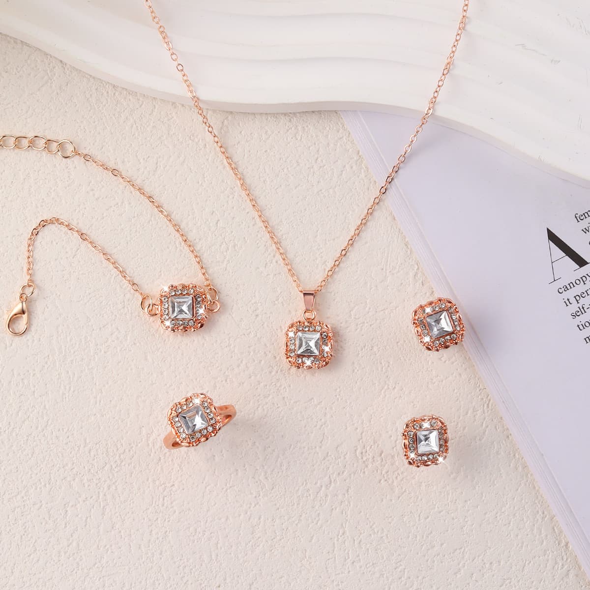 New four-piece luxury classic ladies jewelry suit zinc alloy diamond necklace bracelet earrings ring suit