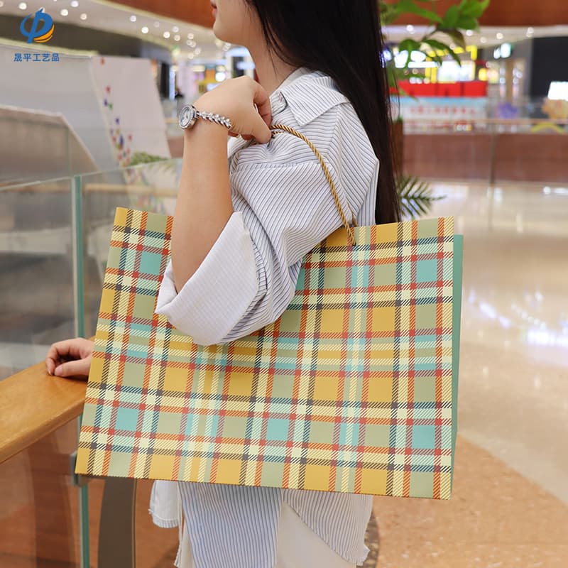 Fashion Clothing Packaging Bag, Green and Orange Contrasting Plaid Handbag, High-End White Cardboard Bag, Literary and Fresh Gift Bag
