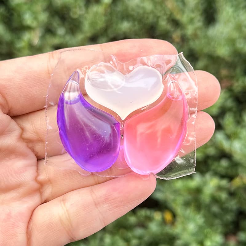 Three-in-one Laundry Coagulation Beads Strong Dust Removal Sterilization Mite Removal Lavender Flavor Concentrated Laundry Liquid Coagulation Beads