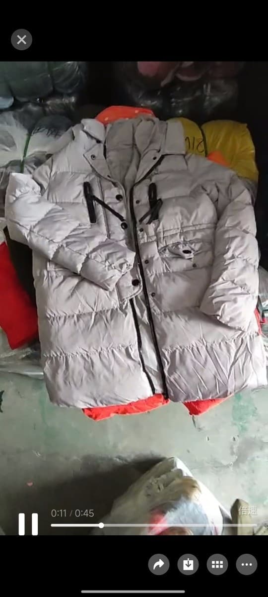 Second-Hand Clothes Old Export to Africa and Southeast Asia Live Supply Women's Cotton Jackets Sold by the Pound 2 Yuan Per Pound 2 Yuan