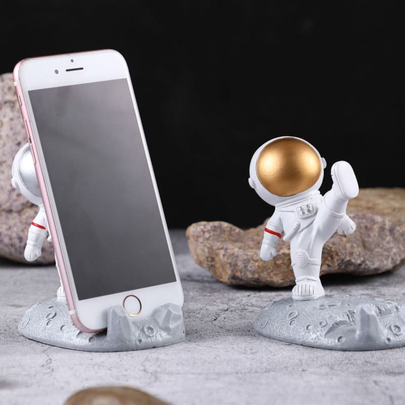 Factory Direct Sales Creative Astronaut Mobile Phone Holder Small Ornaments Resin Children's Room Gifts Home Furnishings